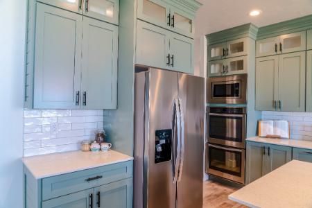 Why Is Professional Cabinet Painting Better Than a DIY Cabinet Makeover? Thumbnail