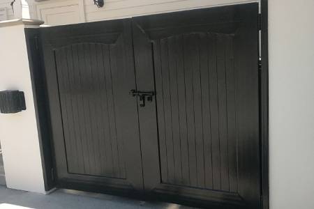 Garages & Gate Painting Thumbnail